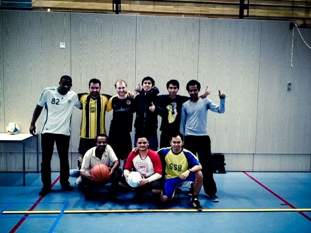 Beberapa mahasiswa ISS (dari Afrika, Indonesia, Brazil, dan Jerman) yang sering bermain futsal 